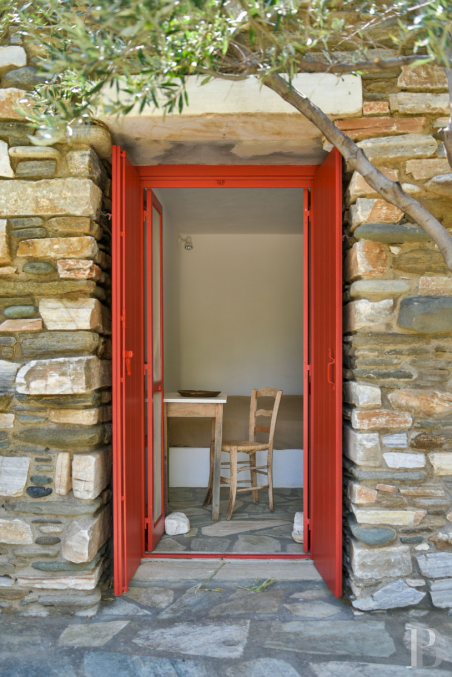 Three former sheepfolds united by a beautiful spirit by the sea in Tinos, the Cyclades - photo  n°13